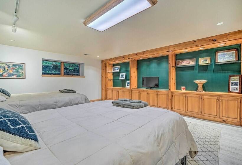 Lakefront Paradise Near Okemo & Killington