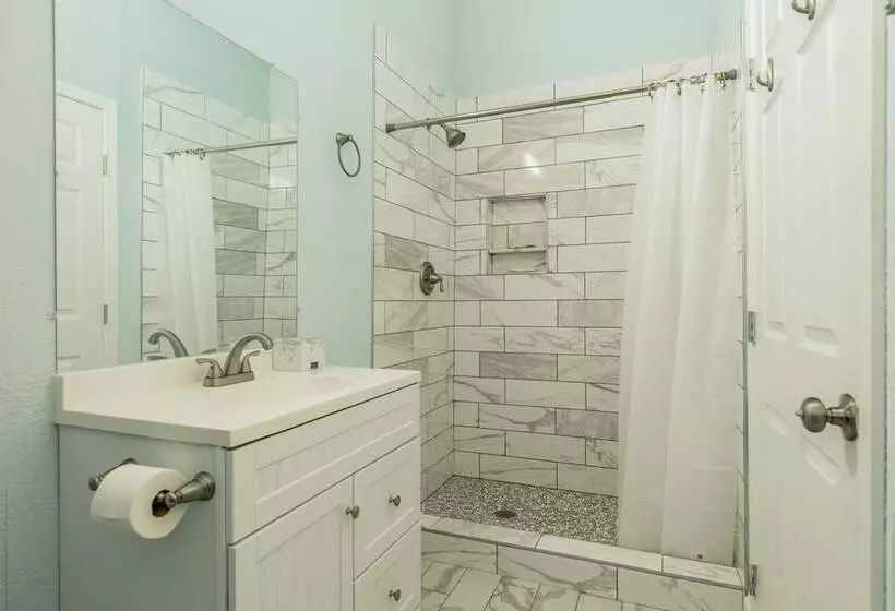 On Galveston Bay: Spacious Home W/ Pier & Grills!