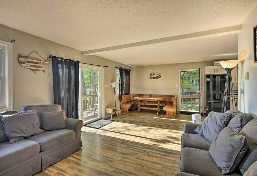 New! Lakefront Tobyhanna Home W/ Community Pool!