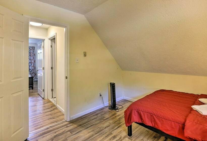 New! Lakefront Tobyhanna Home W/ Community Pool!