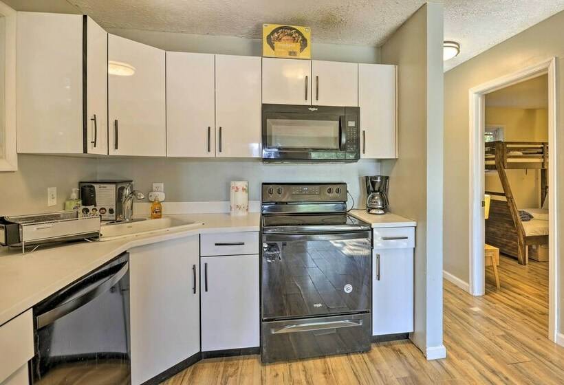 New! Lakefront Tobyhanna Home W/ Community Pool!