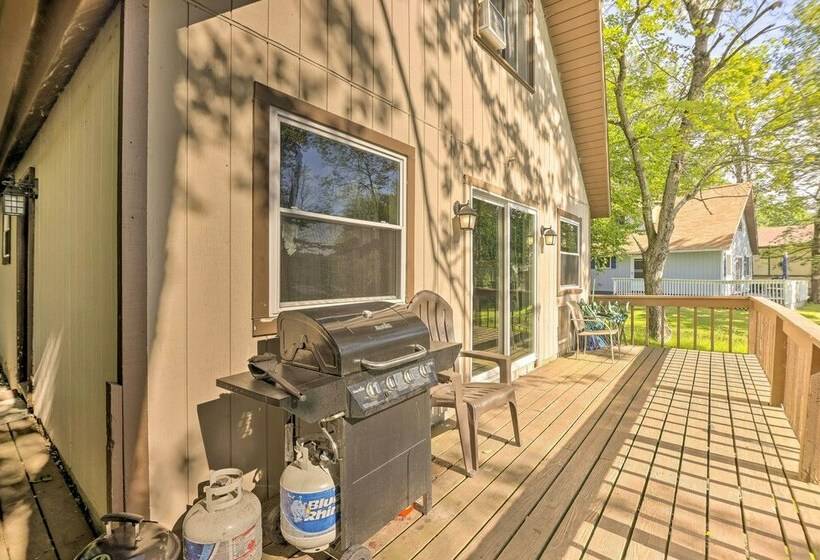 New! Lakefront Tobyhanna Home W/ Community Pool!