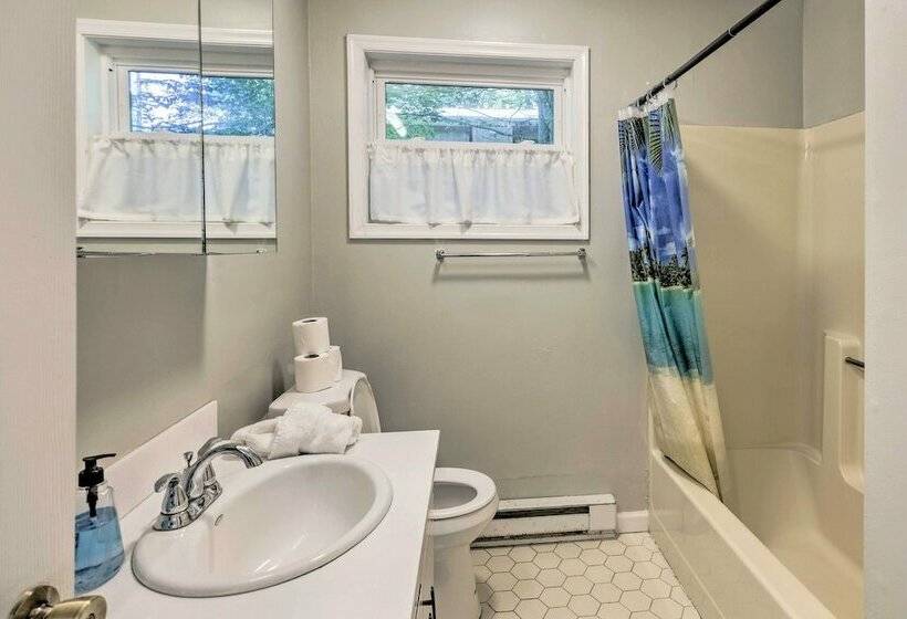 New! Lakefront Tobyhanna Home W/ Community Pool!