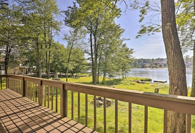 New! Lakefront Tobyhanna Home W/ Community Pool!