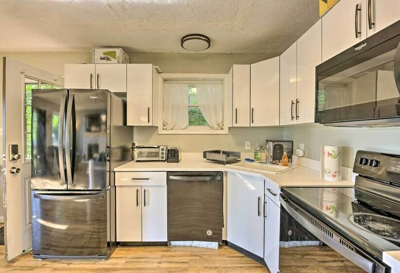 New! Lakefront Tobyhanna Home W/ Community Pool!