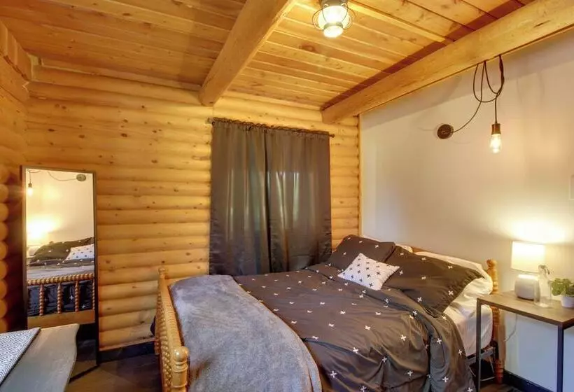Pet Friendly Breezy Point Cabin: 1 Mi To Beach!