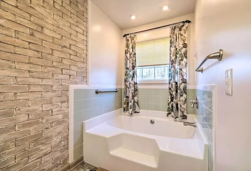 Pet Friendly Cottage With Game Room & Fire Pit!