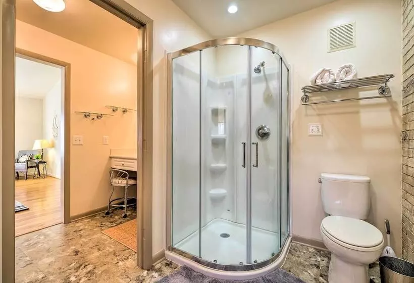 Pet Friendly Cottage With Game Room & Fire Pit!