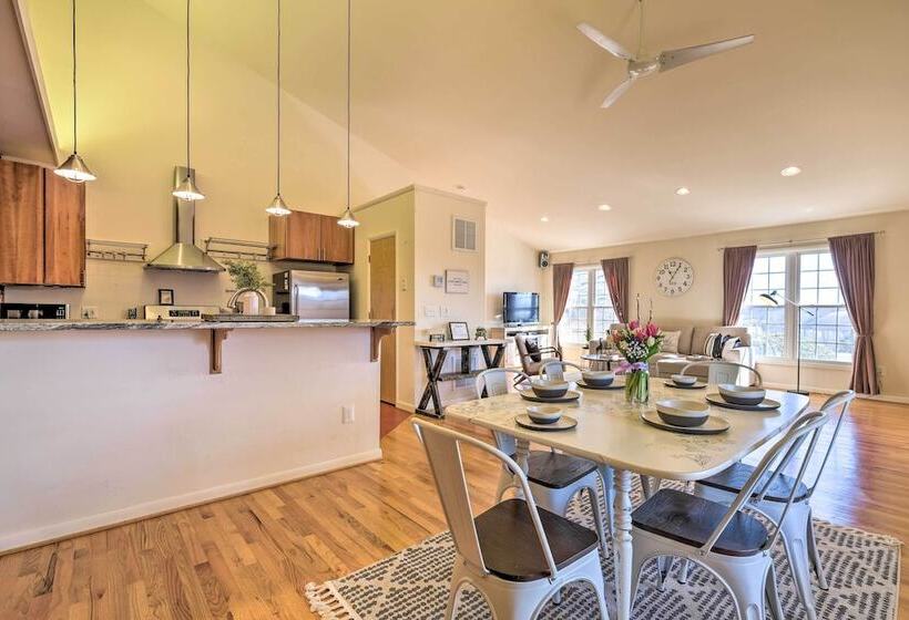 Pet Friendly Cottage With Game Room & Fire Pit!