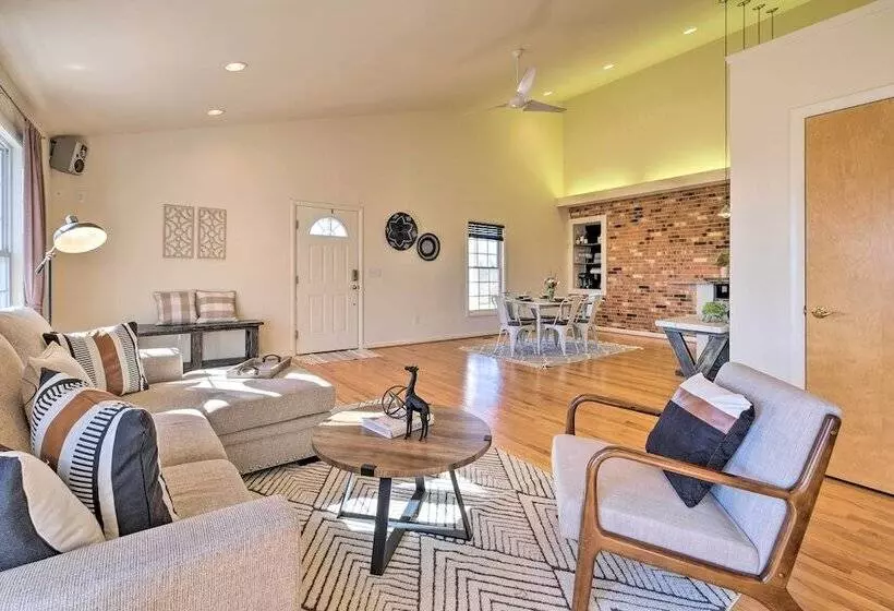 Pet Friendly Cottage With Game Room & Fire Pit!