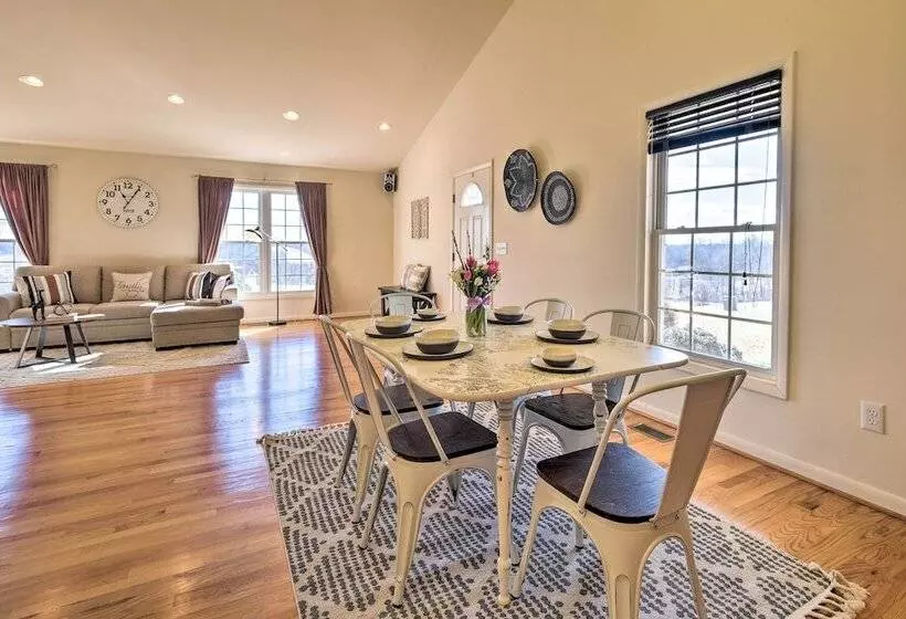 Pet Friendly Cottage With Game Room & Fire Pit!