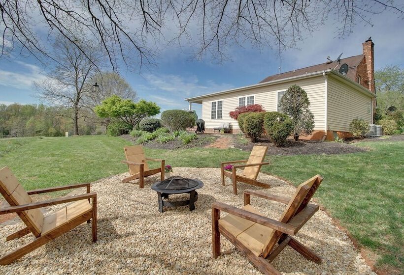 Pet Friendly Cottage With Game Room & Fire Pit!
