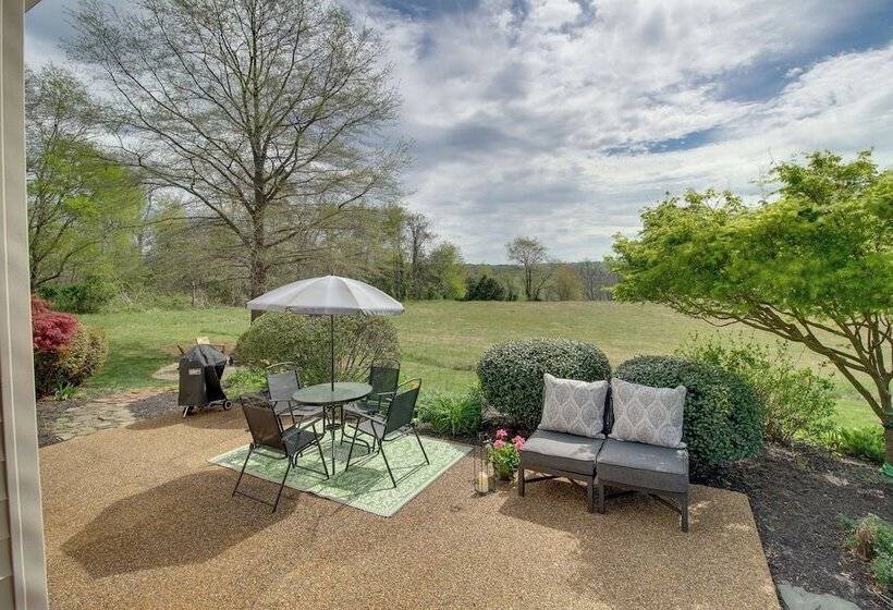 Pet Friendly Cottage With Game Room & Fire Pit!