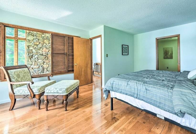 Quaint Lake Norman Home W/ Boat Dock + Grill!