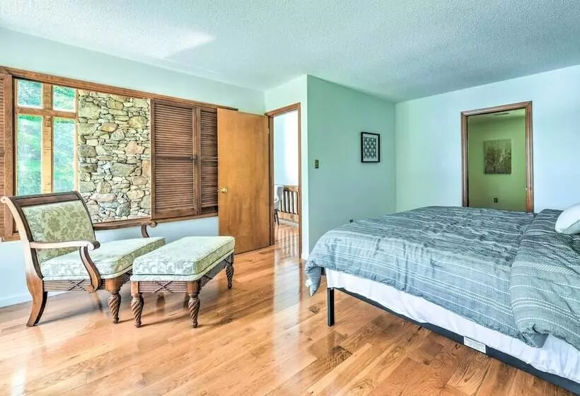 Quaint Lake Norman Home W/ Boat Dock + Grill!