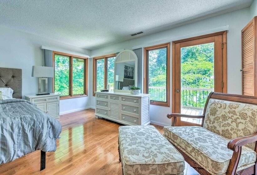 Quaint Lake Norman Home W/ Boat Dock + Grill!