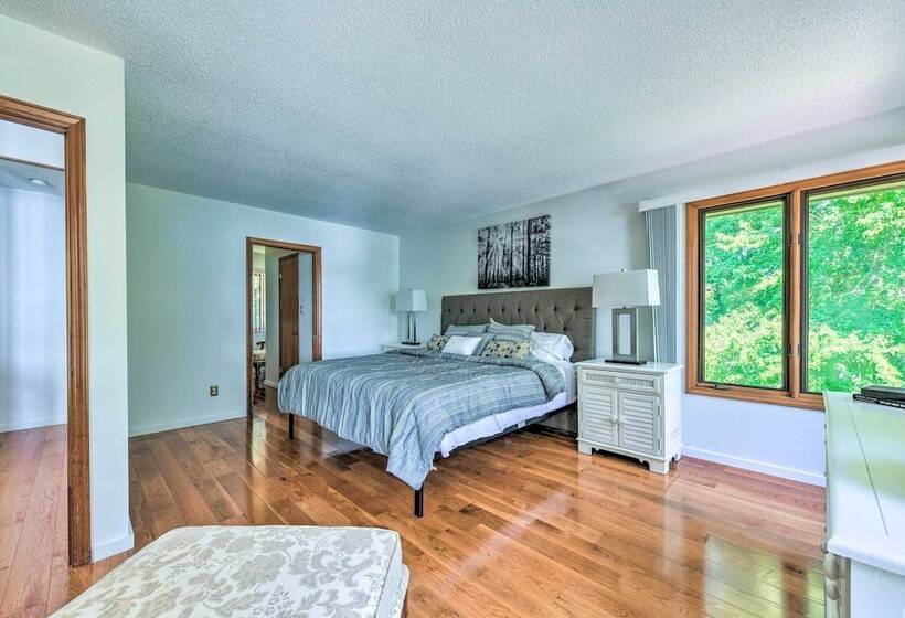 Quaint Lake Norman Home W/ Boat Dock + Grill!