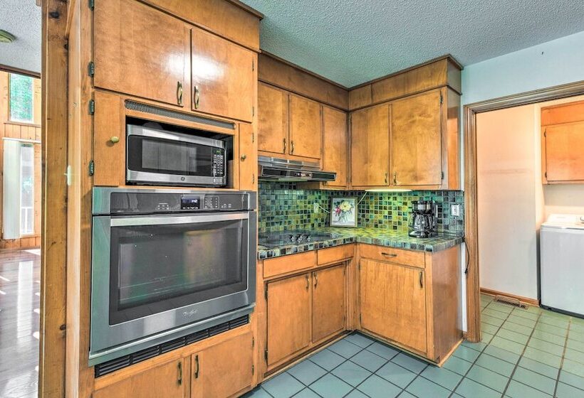 Quaint Lake Norman Home W/ Boat Dock + Grill!