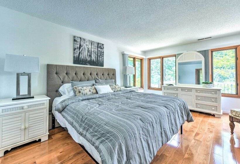 Quaint Lake Norman Home W/ Boat Dock + Grill!