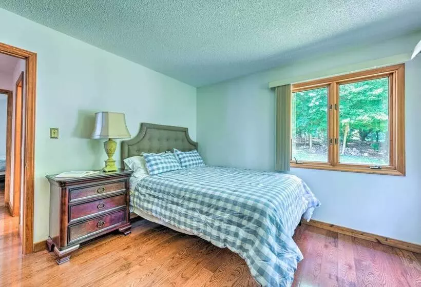 Quaint Lake Norman Home W/ Boat Dock + Grill!