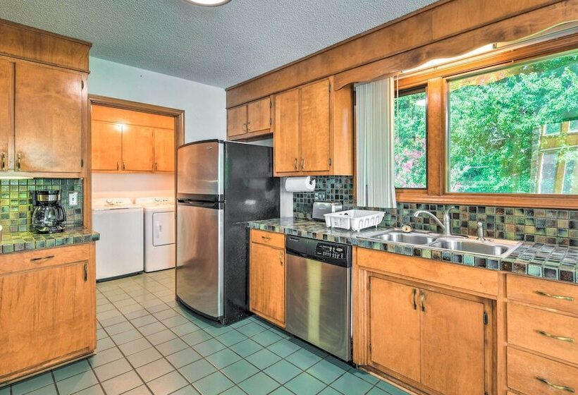 Quaint Lake Norman Home W/ Boat Dock + Grill!