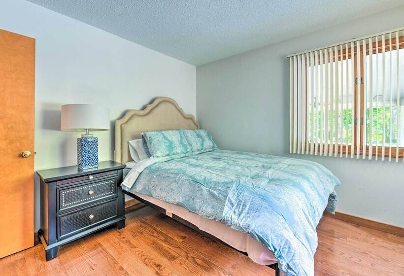 Quaint Lake Norman Home W/ Boat Dock + Grill!