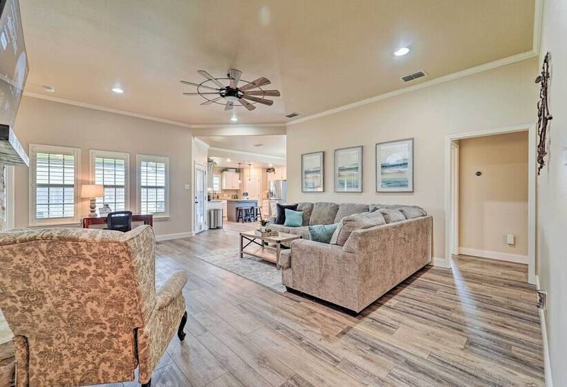 Quaint Lubbock Home ~ 6 Mi To Ttu + Downtown!