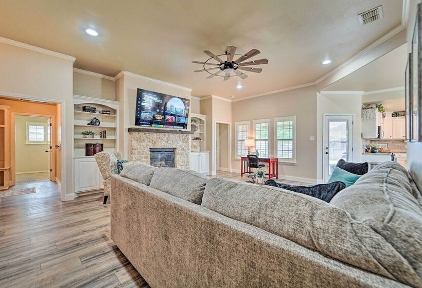 Quaint Lubbock Home ~ 6 Mi To Ttu + Downtown!