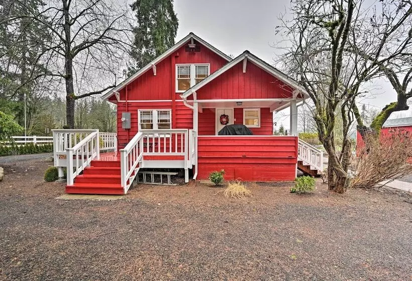 Redmond Farmhouse On 2 Acres W/ Deck & Grill!