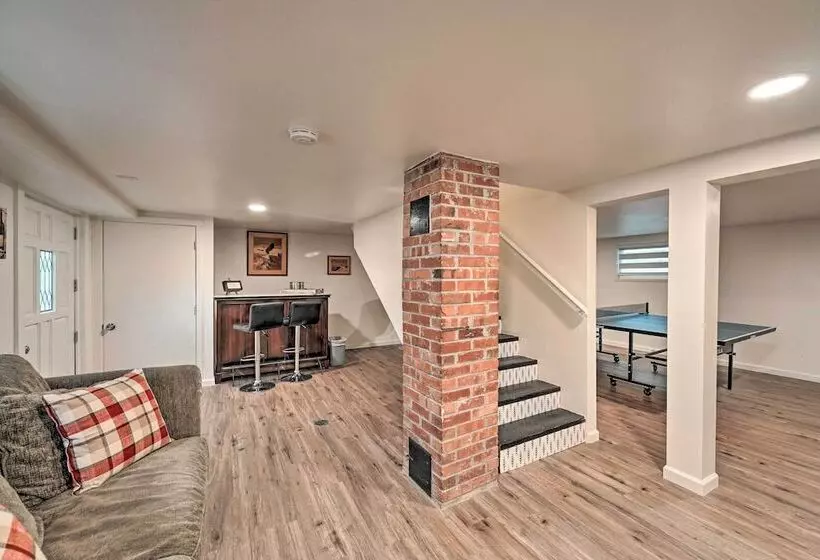 Redmond Farmhouse On 2 Acres W/ Deck & Grill!