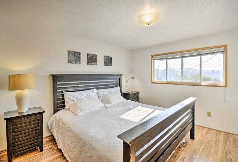 Relaxing Poulsbo Duplex W/ Liberty Bay Views!