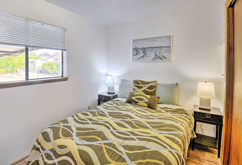 Relaxing Poulsbo Duplex W/ Liberty Bay Views!