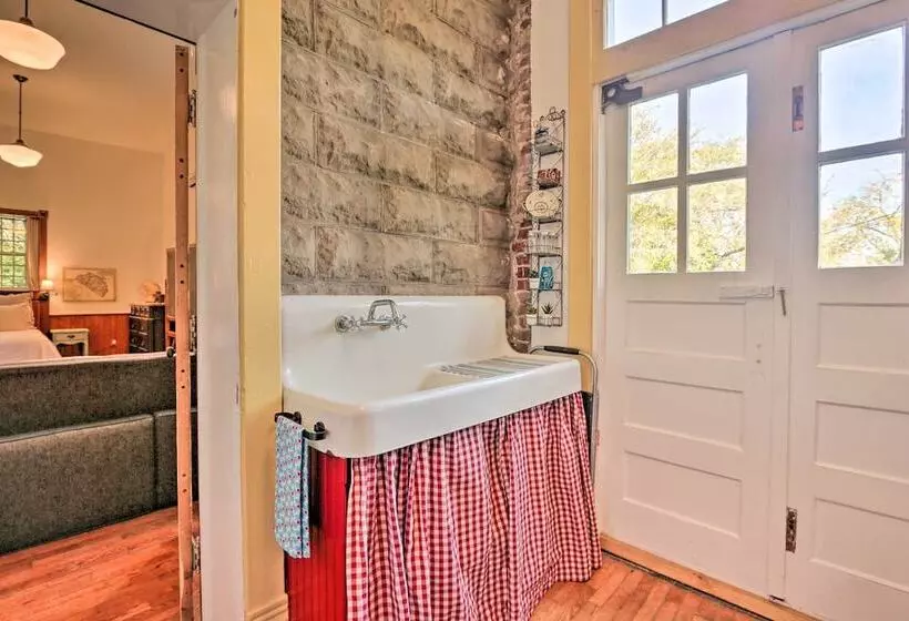 Renovated Wv Schoolhouse: History Buffs Heaven!