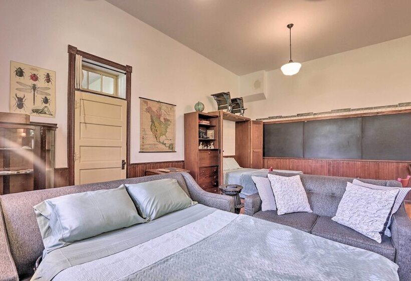 Renovated Wv Schoolhouse: History Buffs Heaven!