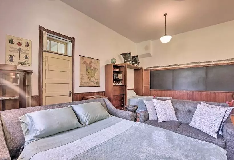 Renovated Wv Schoolhouse: History Buffs Heaven!