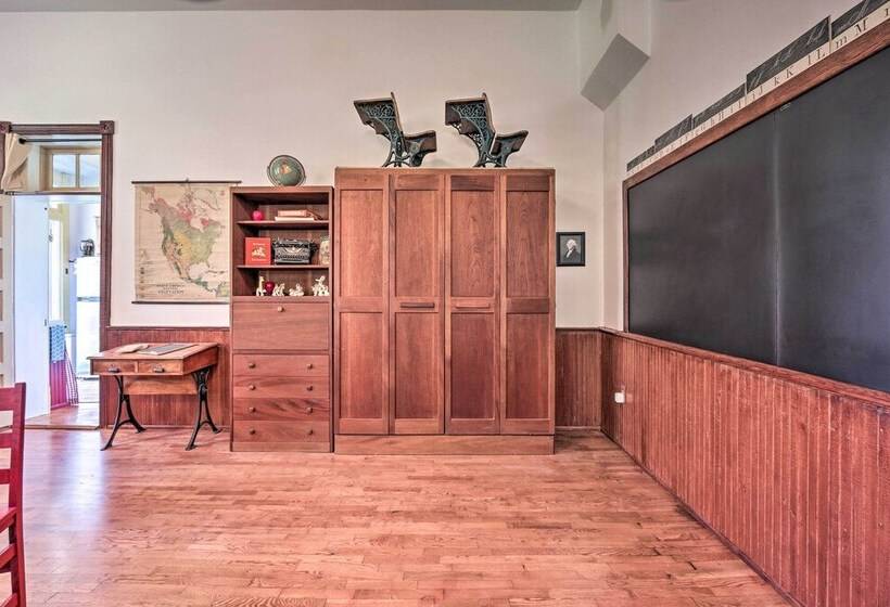 Renovated Wv Schoolhouse: History Buffs Heaven!