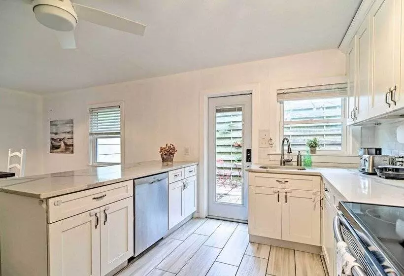 Retreat Half Mile To Beach/siesta Key Village