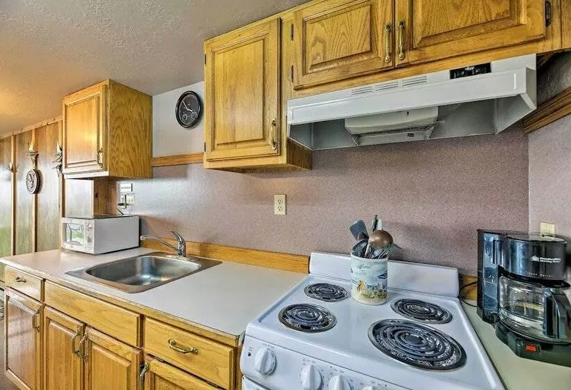 Sanderling Sea Cottages, Unit 2: Walk To Coast!