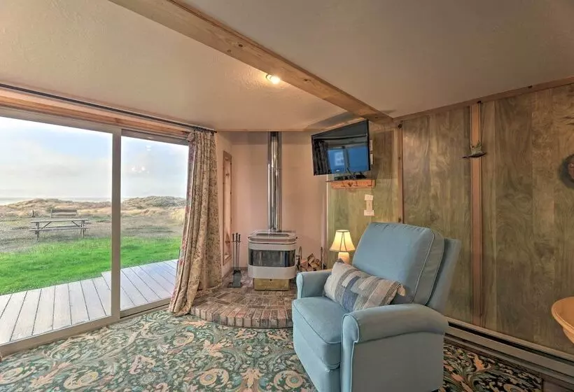 Sanderling Sea Cottages, Unit 2: Walk To Coast!