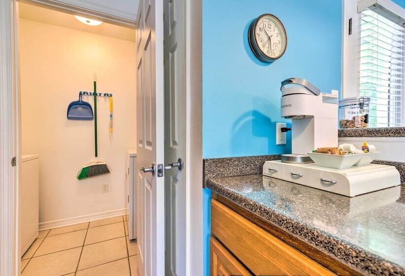 Secluded La Mer Cottage < 1 Mi To Beach!