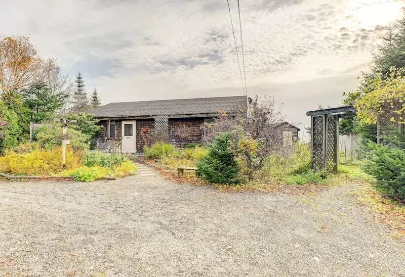 Serene Jonesport Escape: Deck W/ Water Views!