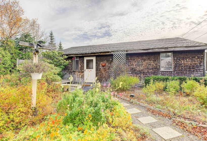 Serene Jonesport Escape: Deck W/ Water Views!