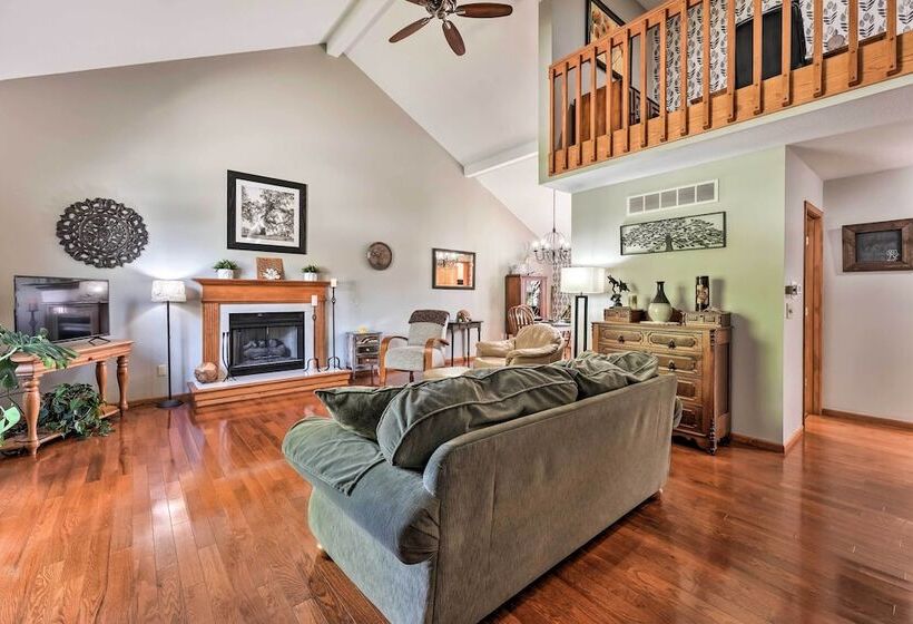 Spacious Fort Wayne Home W/ Yard + Gas Grill!