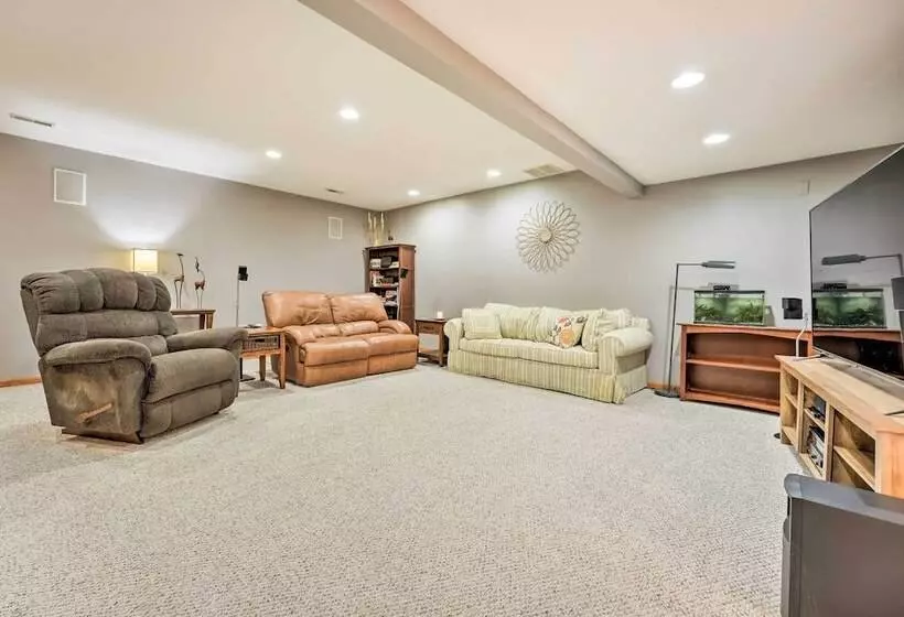 Spacious Fort Wayne Home W/ Yard + Gas Grill!