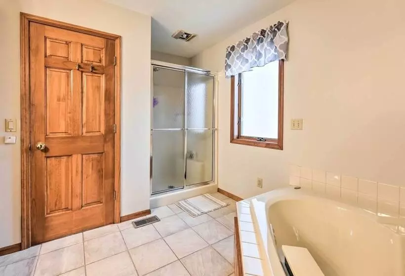 Spacious Fort Wayne Home W/ Yard + Gas Grill!