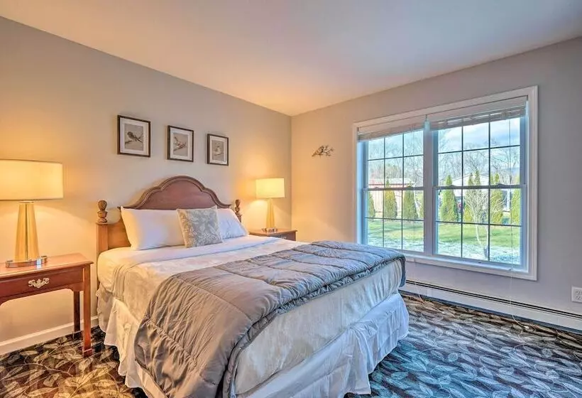 Spacious Home Near Bromley Mountain Ski Resort!