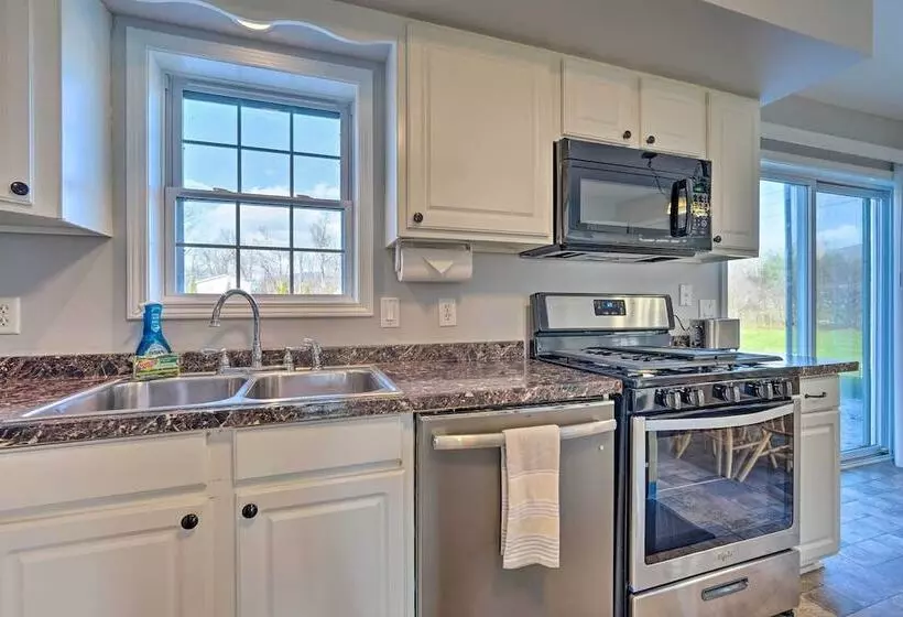 Spacious Home Near Bromley Mountain Ski Resort!