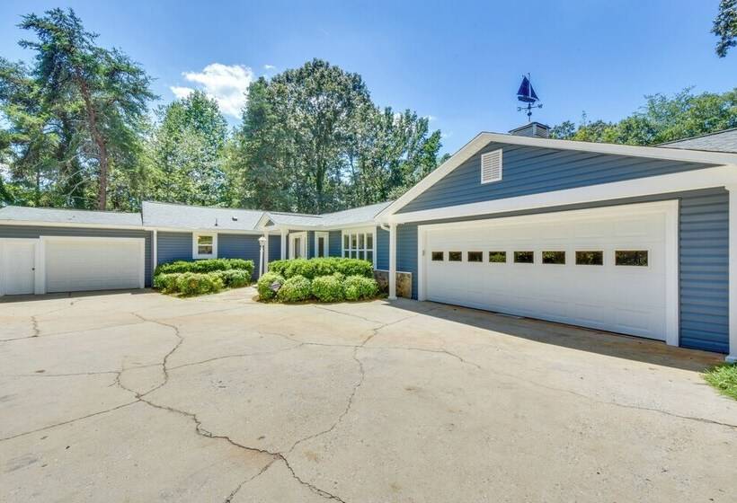 Spacious Lake Hartwell Home W/ Private Boat Dock!