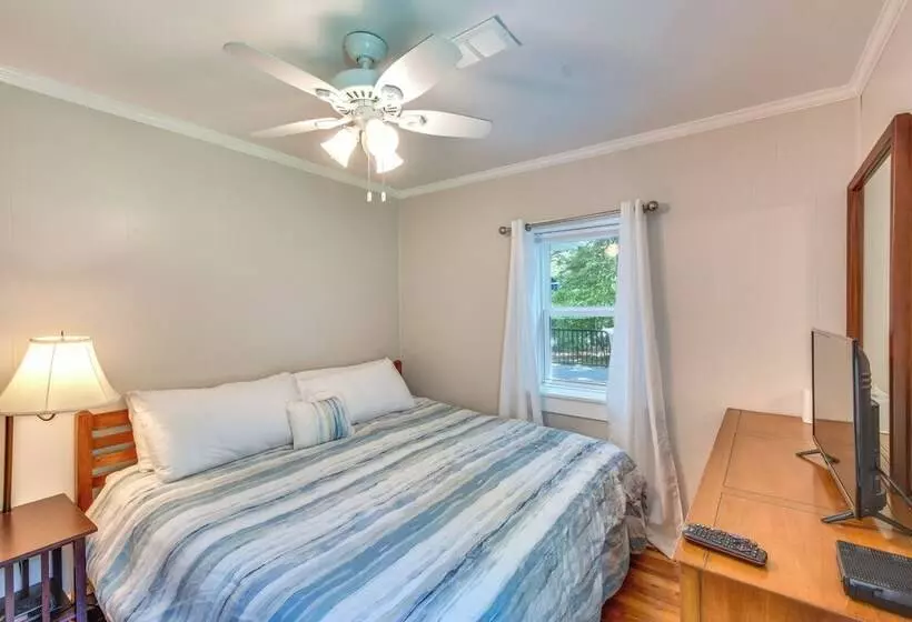 Spacious Lake Hartwell Home W/ Private Boat Dock!