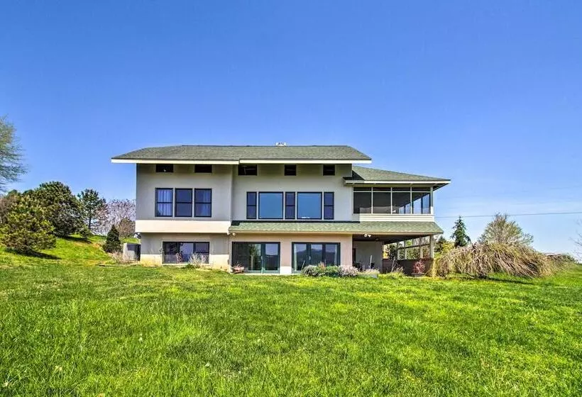 Spacious Lexington Home W/ Breathtaking Views